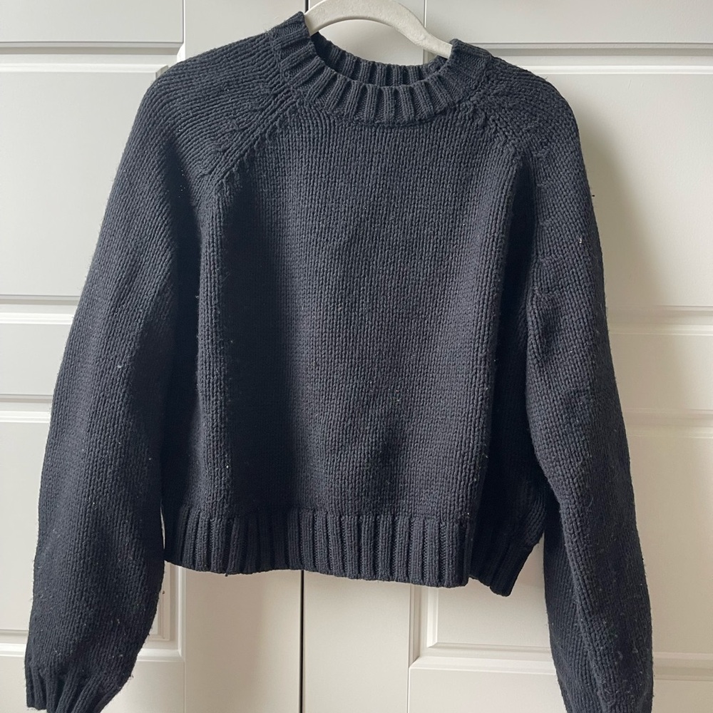 GAP Women's Black Crew Neck Sweater